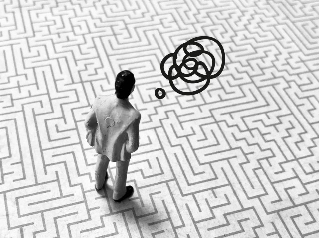 1.評価制度で失敗する理由その1【制度が複雑すぎて運用できない】 | 中小企業の評価制度構築コンサルティング「モチベイ」